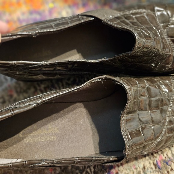 Clarks Bendables Women's Brown‎ Alligator Embossed Leather Slip On Loafer Shoes - Picture 2 of 4